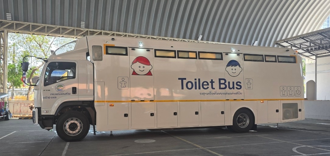 รหัส 70201 : รถสุขาเคลื่อนที่ ชนิด 6 ล้อ เครื่องยนต์ไม่น้อยกว่า 240 แรงม้า ห้องสุขาไม่น้อยกว่า 8 ห้อง  พร้อมอุปกรณ์ครบชุด